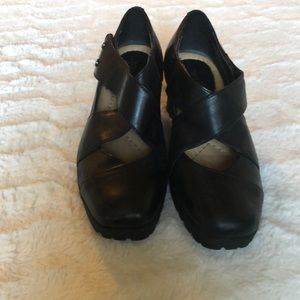 Earth women shoes  size 6B
